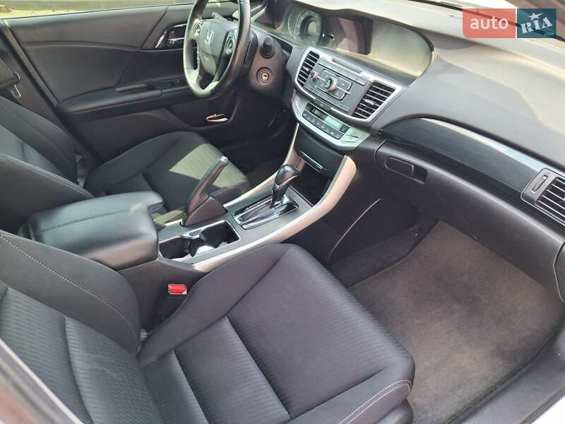 Седан Honda Accord 2015 в Дніпрі