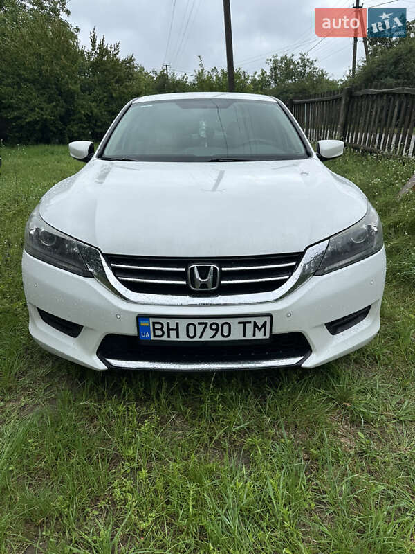 Седан Honda Accord 2015 в 