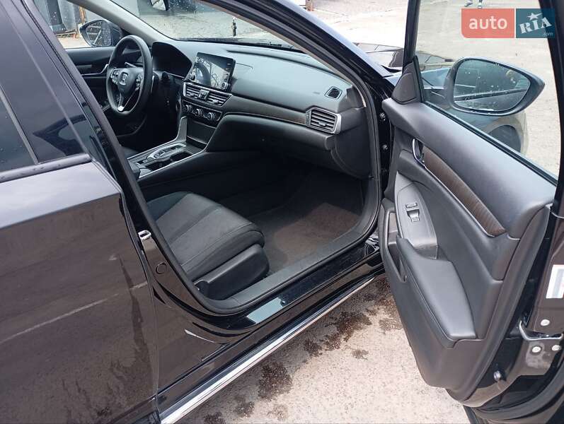 Седан Honda Accord 2018 в Коростене