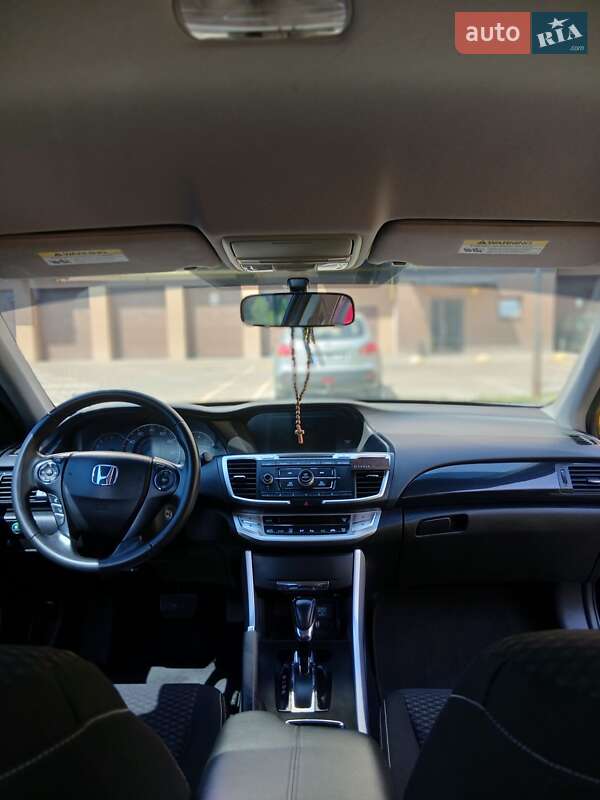 Седан Honda Accord 2015 в Виннице