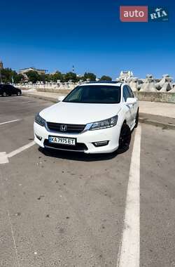Седан Honda Accord 2013 в 
