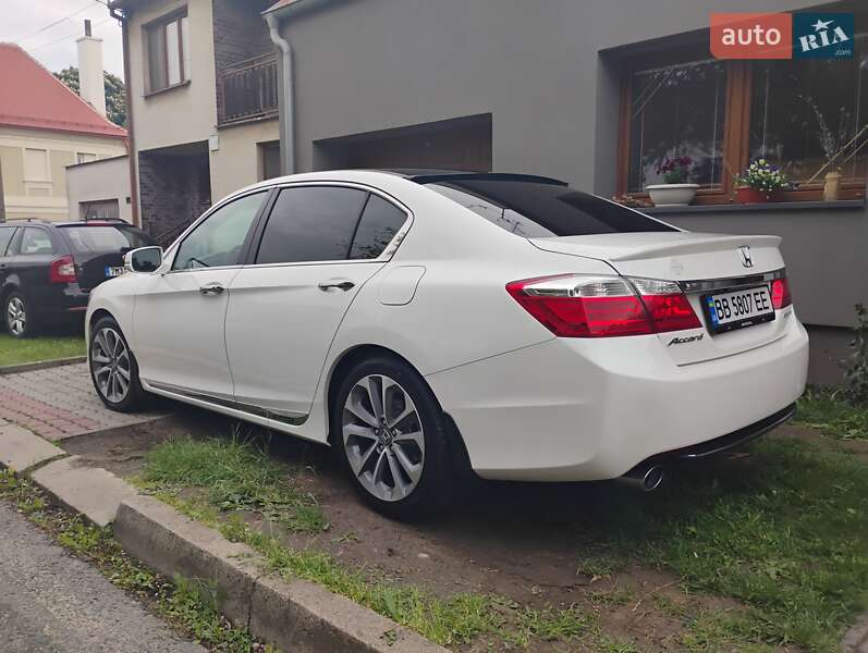 Седан Honda Accord 2013 в Львове