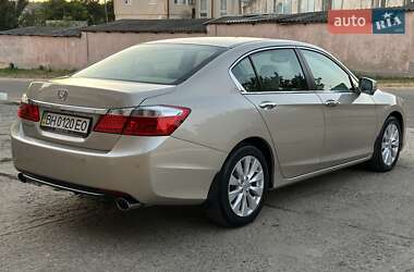 Седан Honda Accord 2013 в 