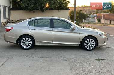 Седан Honda Accord 2013 в 