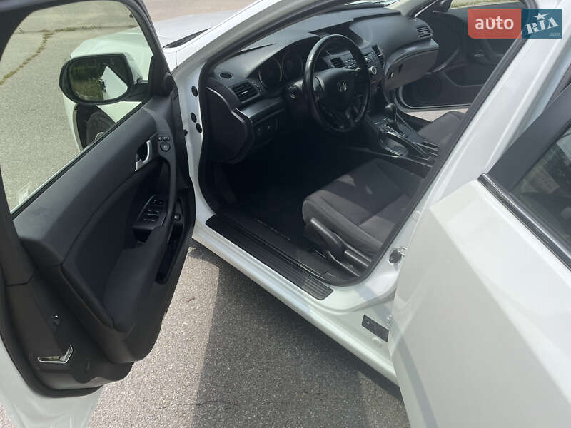 Седан Honda Accord 2012 в Києві