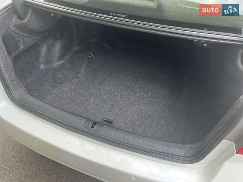 Седан Honda Accord 2012 в Києві