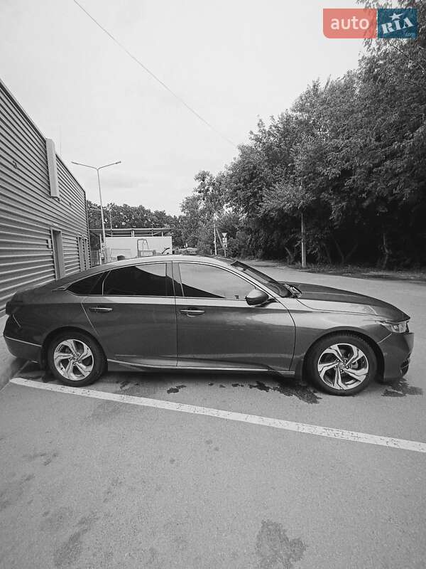 Седан Honda Accord 2019 в Киеве
