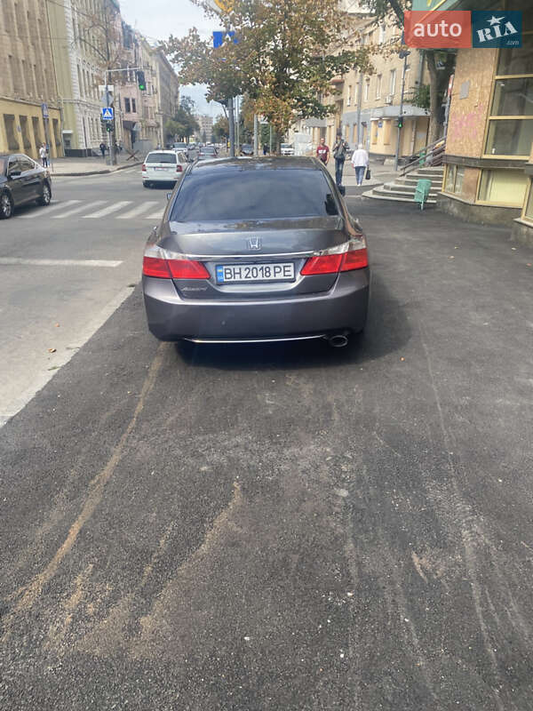 Седан Honda Accord 2014 в Києві