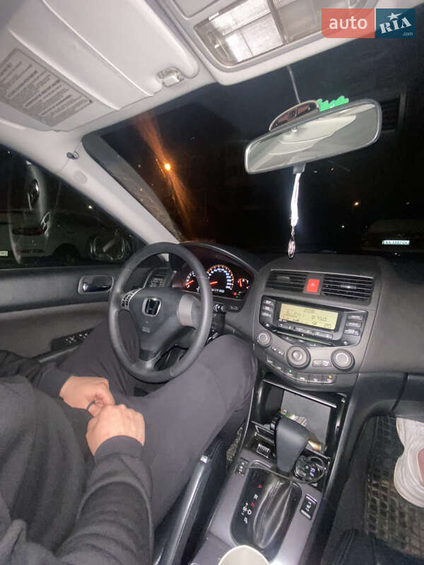 Седан Honda Accord 2004 в Києві