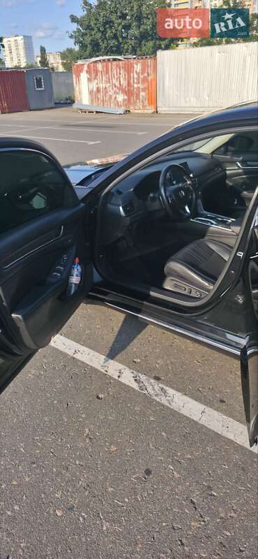 Седан Honda Accord 2018 в Киеве