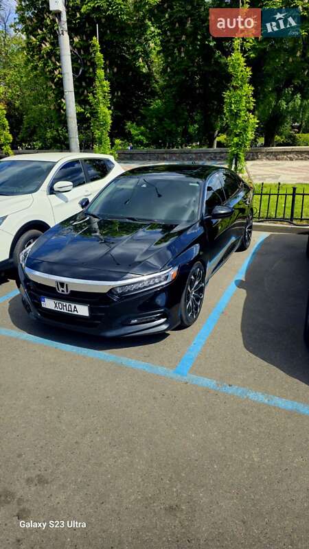 Седан Honda Accord 2018 в Киеве