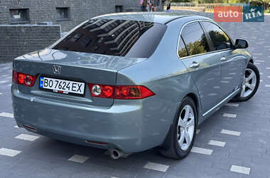 Седан Honda Accord 2004 в 
