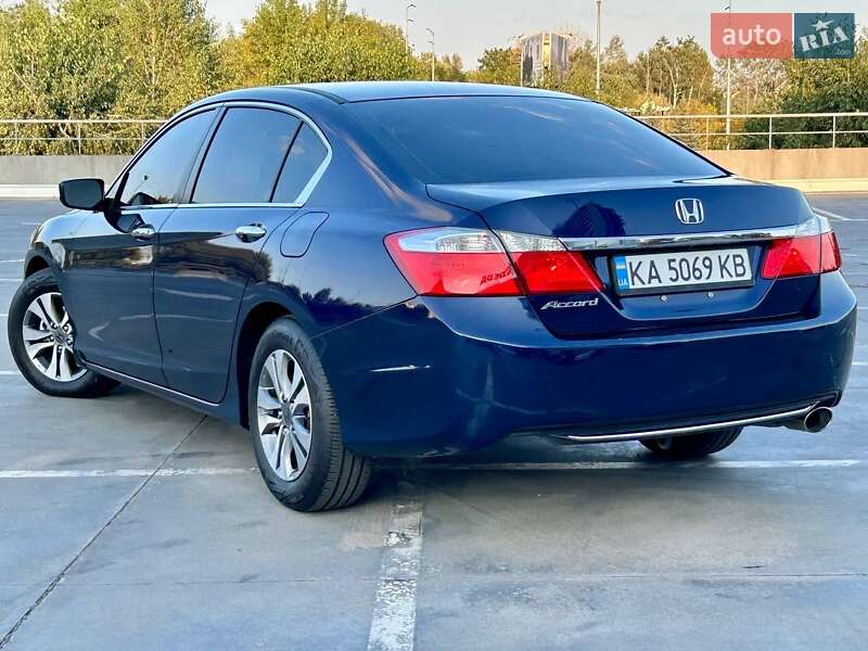 Седан Honda Accord 2013 в Киеве