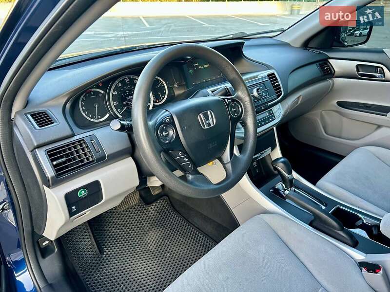 Седан Honda Accord 2013 в Киеве