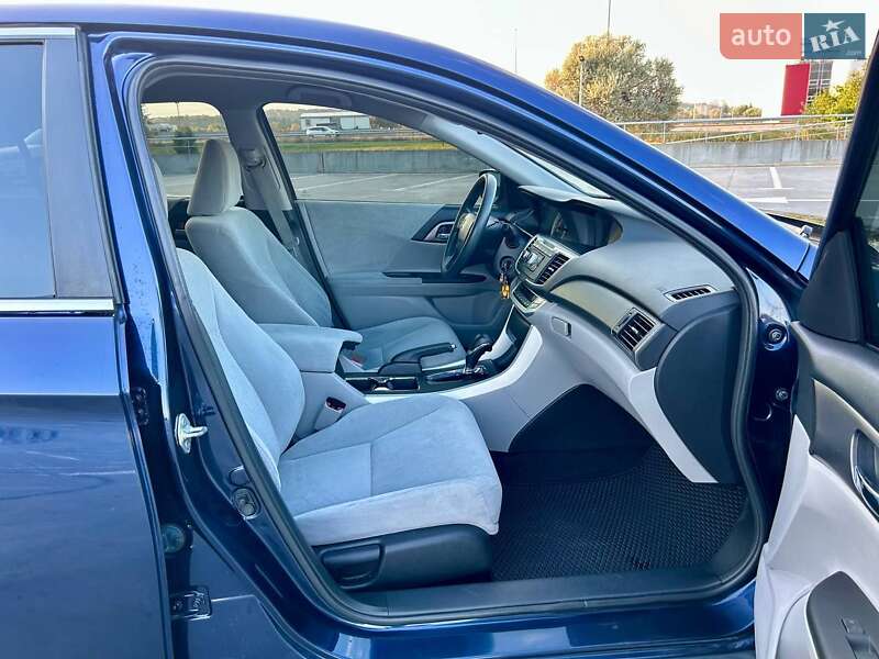 Седан Honda Accord 2013 в Киеве