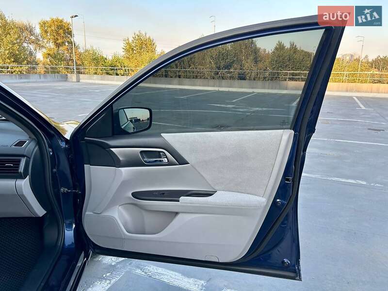 Седан Honda Accord 2013 в Киеве