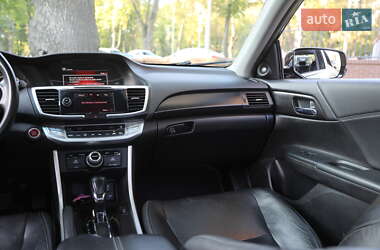 Седан Honda Accord 2015 в 