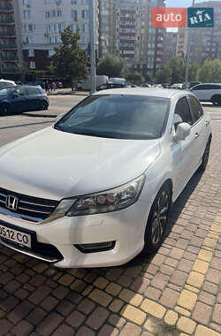 Седан Honda Accord 2013 в 