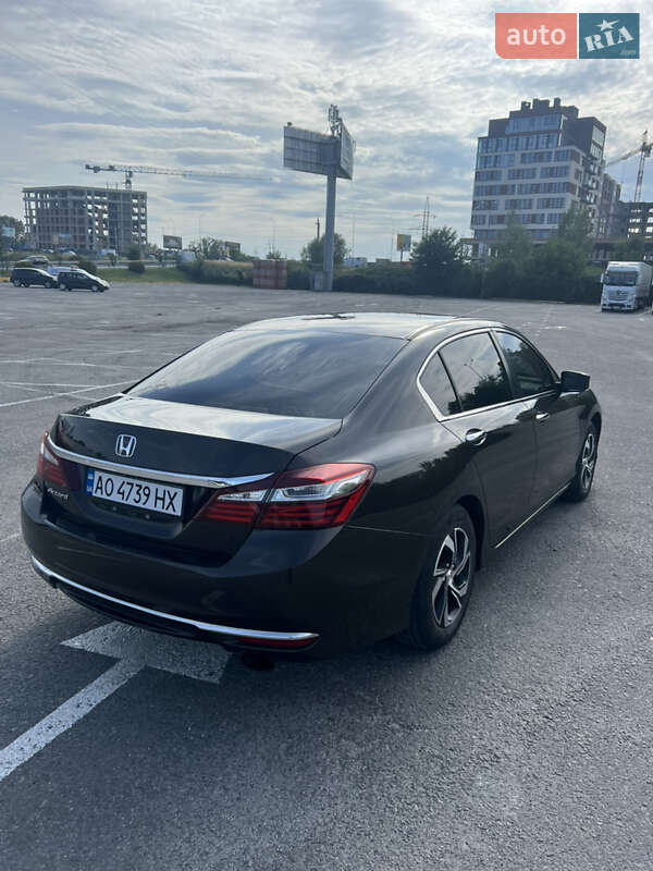 Седан Honda Accord 2016 в Ужгороді