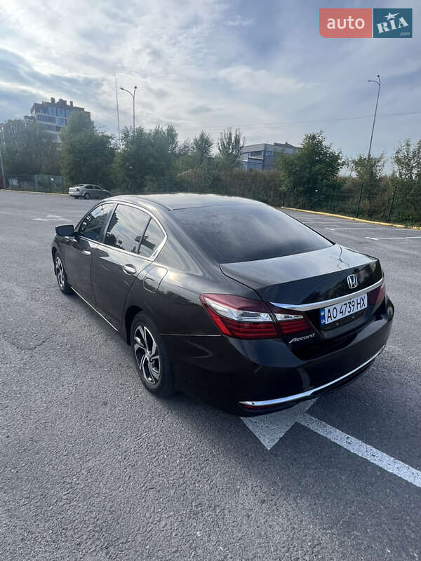 Седан Honda Accord 2016 в Ужгороді