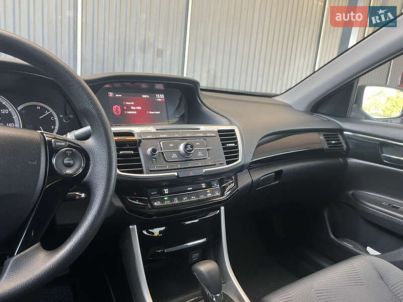 Седан Honda Accord 2016 в Ужгороді