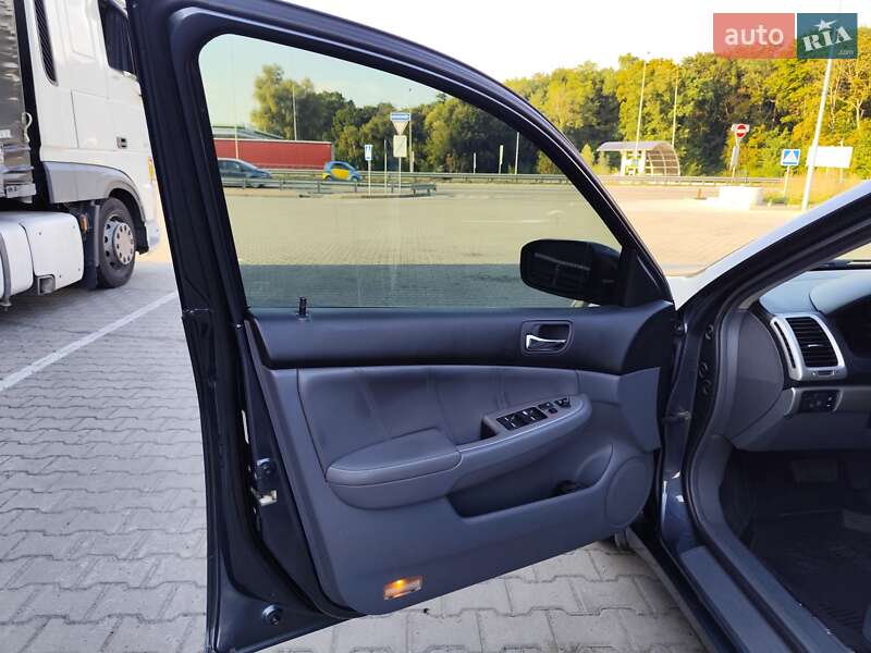 Седан Honda Accord 2005 в Петропавловской Борщаговке