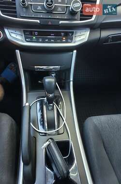 Седан Honda Accord 2015 в 