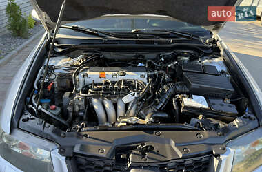 Седан Honda Accord 2004 в 