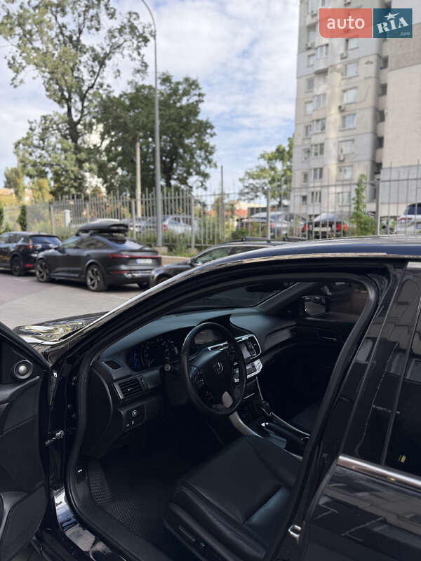 Седан Honda Accord 2013 в Киеве