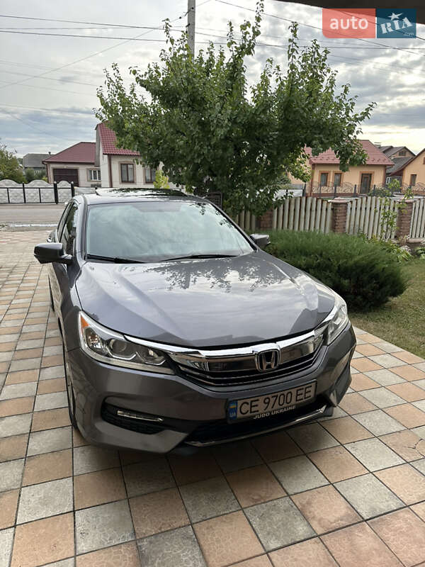 Седан Honda Accord 2017 в Чернівцях