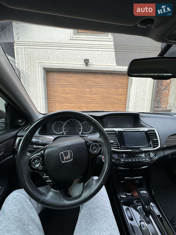 Седан Honda Accord 2017 в Чернівцях