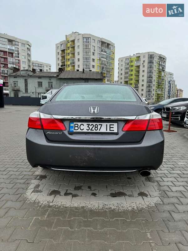 Седан Honda Accord 2012 в Львові