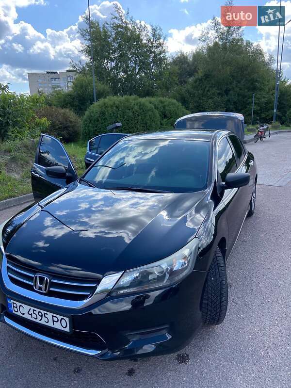 Седан Honda Accord 2015 в Дрогобичі