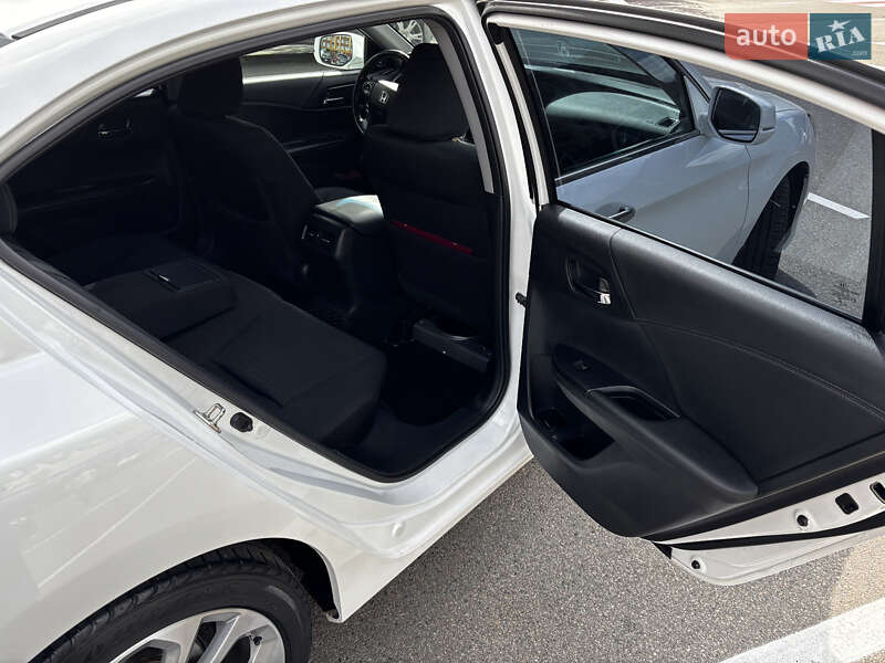 Седан Honda Accord 2013 в Софиевской Борщаговке
