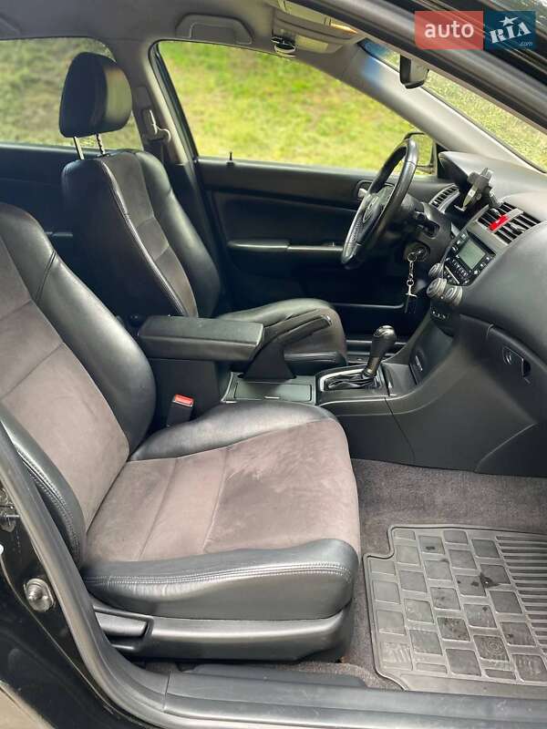 Седан Honda Accord 2007 в Остроге