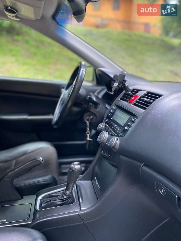 Седан Honda Accord 2007 в Остроге