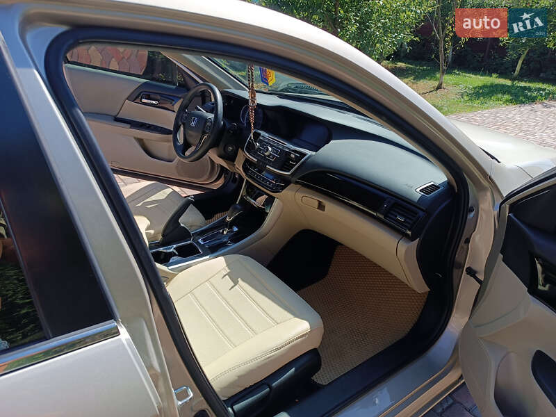 Седан Honda Accord 2017 в Шепетівці