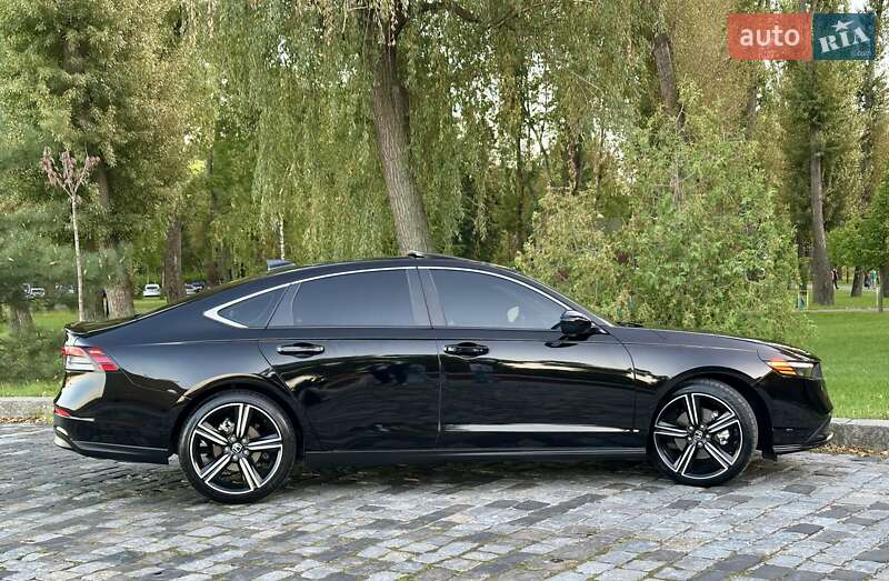Седан Honda Accord 2023 в Киеве