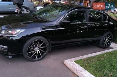 Седан Honda Accord 2015 в 