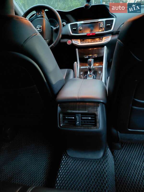 Седан Honda Accord 2013 в Сребном