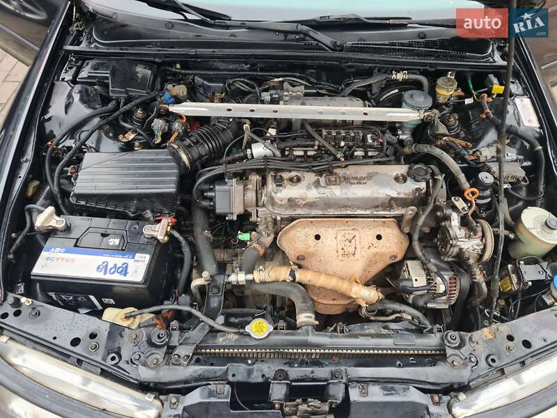 Седан Honda Accord 1994 в Чернівцях