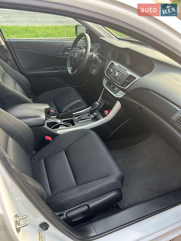 Седан Honda Accord 2015 в Хмельницькому