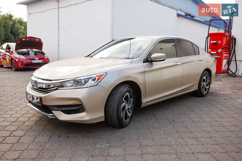 Седан Honda Accord 2016 в Чернівцях