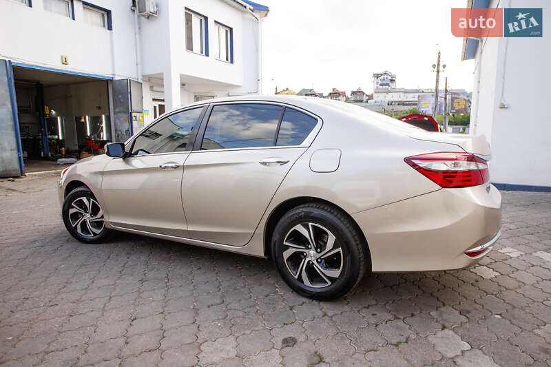 Седан Honda Accord 2016 в Чернівцях