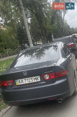 Седан Honda Accord 2006 в Чернівцях