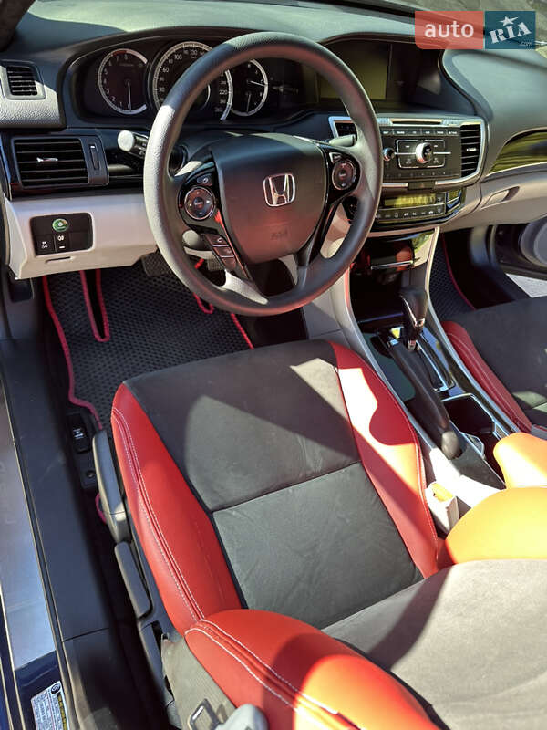 Седан Honda Accord 2016 в Львові