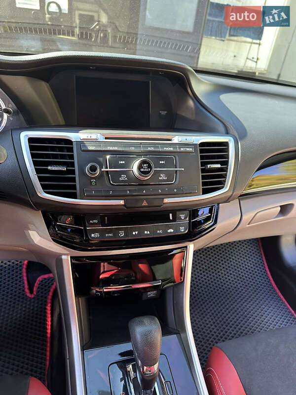 Седан Honda Accord 2016 в Львові