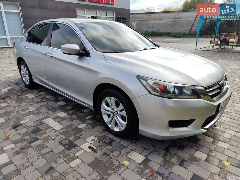 Седан Honda Accord 2013 в Тульчине