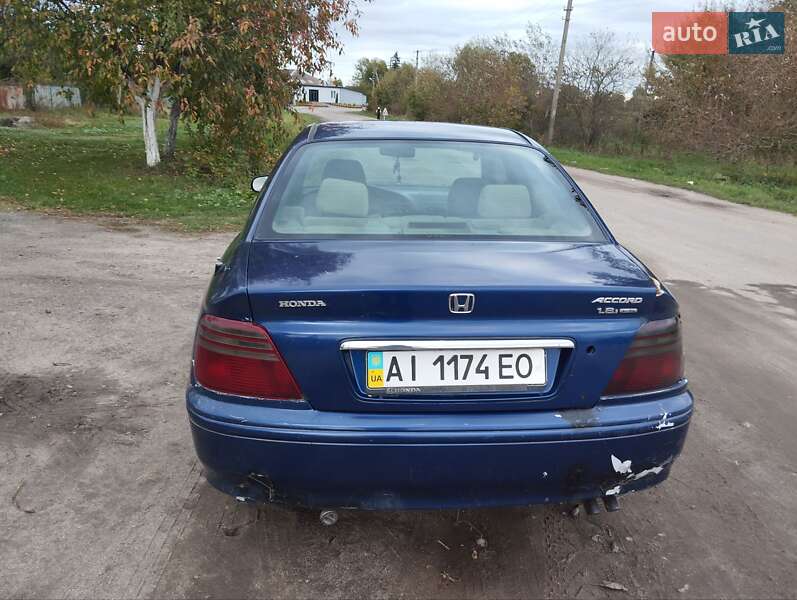Седан Honda Accord 2000 в Бердичеве