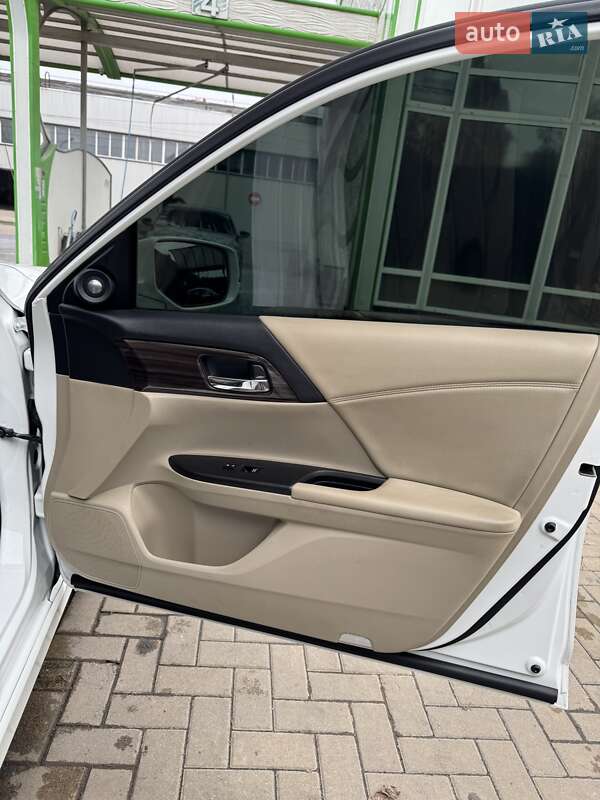 Седан Honda Accord 2015 в Хмельницком